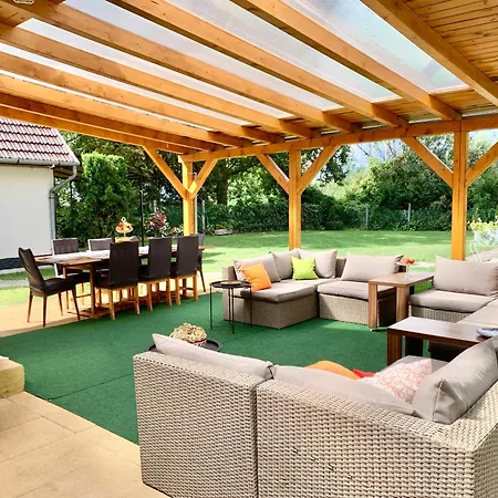 Feriehus Balaton Family With 3 Bedrooms And Private , Private Parking Balatonszarszo
