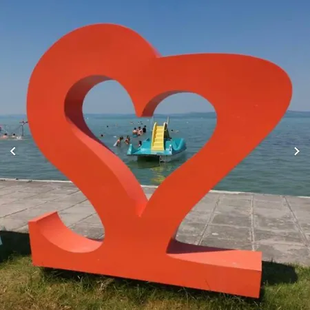 Balaton Family With 3 Bedrooms And Private , Private Parking Casa de Férias Balatonszarszo