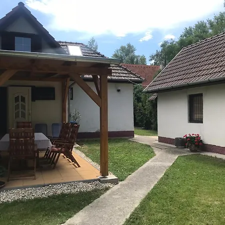 Balaton Family With 3 Bedrooms And Private , Private Parking Balatonszarszo