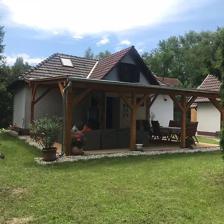Balaton Family With 3 Bedrooms And Private , Private Parking *