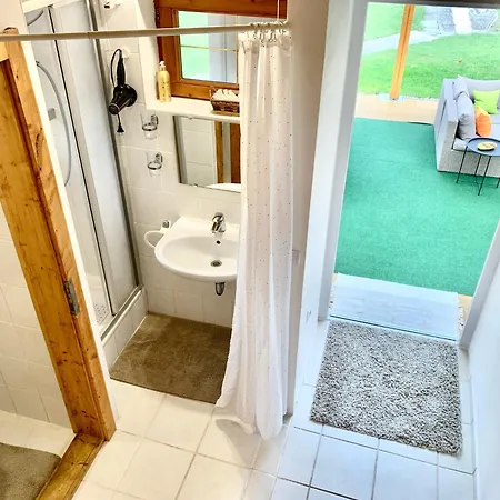 Balaton Family With 3 Bedrooms And Private , Private Parking Casa de Férias Balatonszarszo