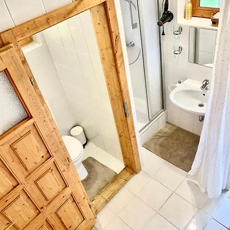 Balaton Family With 3 Bedrooms And Private , Private Parking Casa de Férias Balatonszarszo