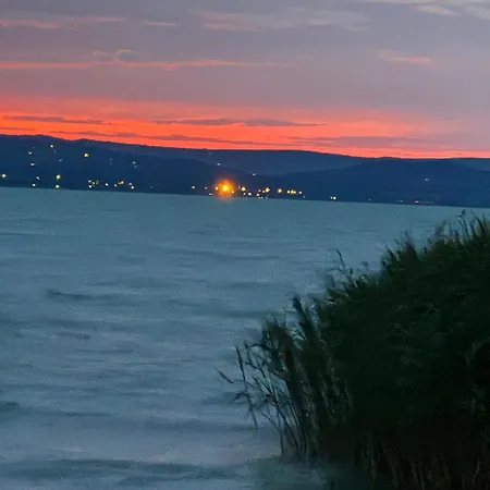 Balaton Family With 3 Bedrooms And Private , Private Parking Casa de Férias Balatonszarszo