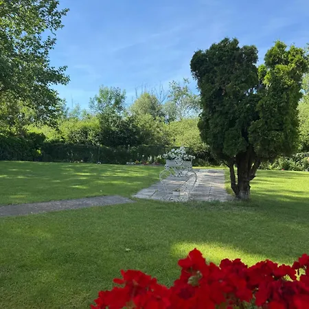 Balaton Family With 3 Bedrooms And Private , Private Parking Casa de Férias